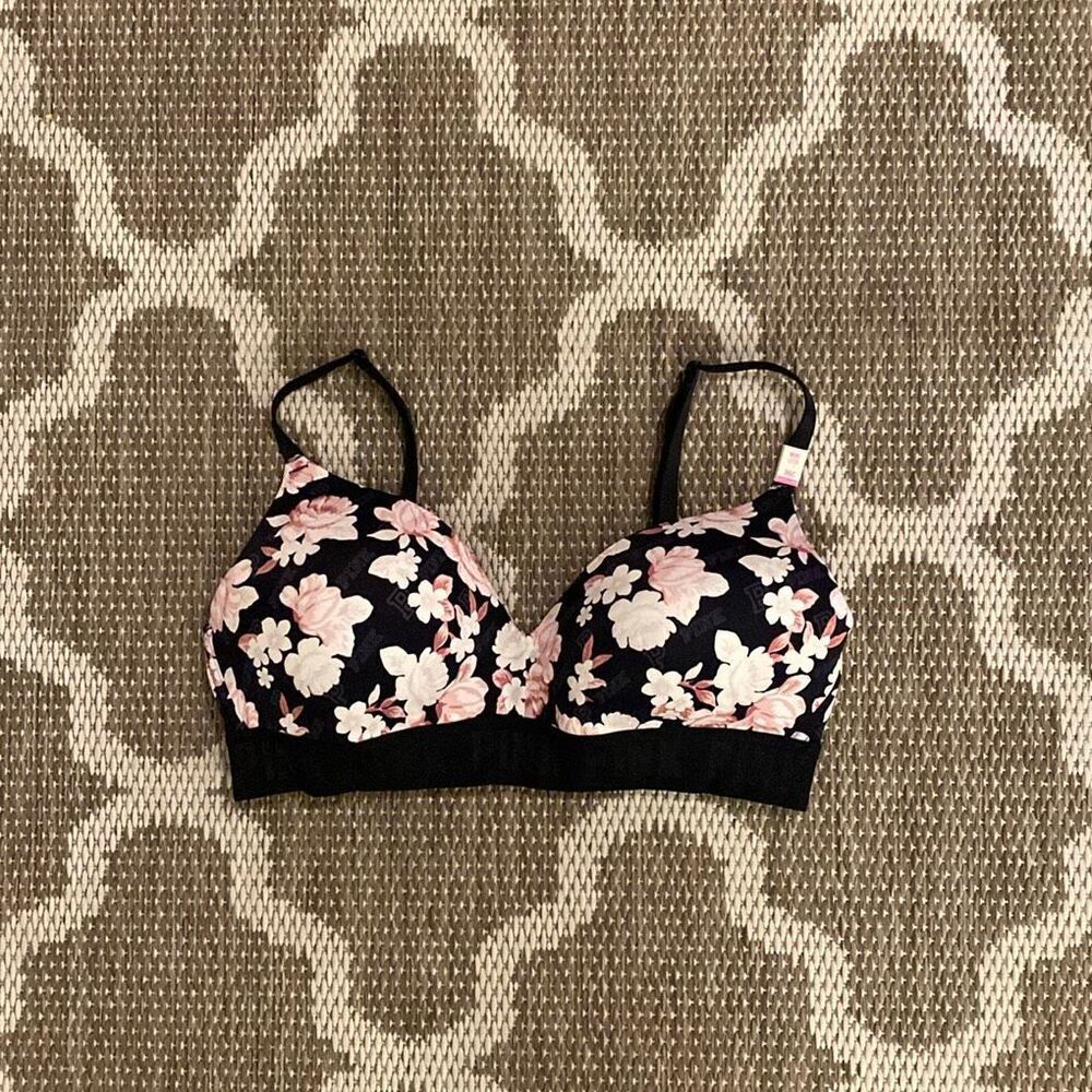 Victoria’s Secret wear everywhere wireless lightly lined bra size 36C